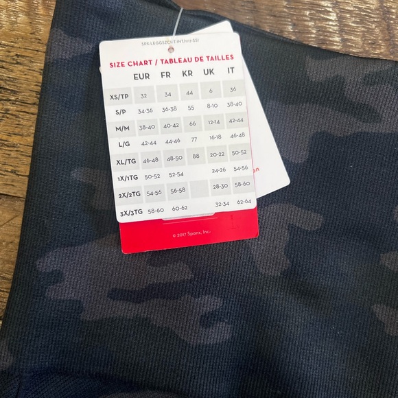Spanx Seamless Shaping Leggings Black Camo - Picture 2 of 3